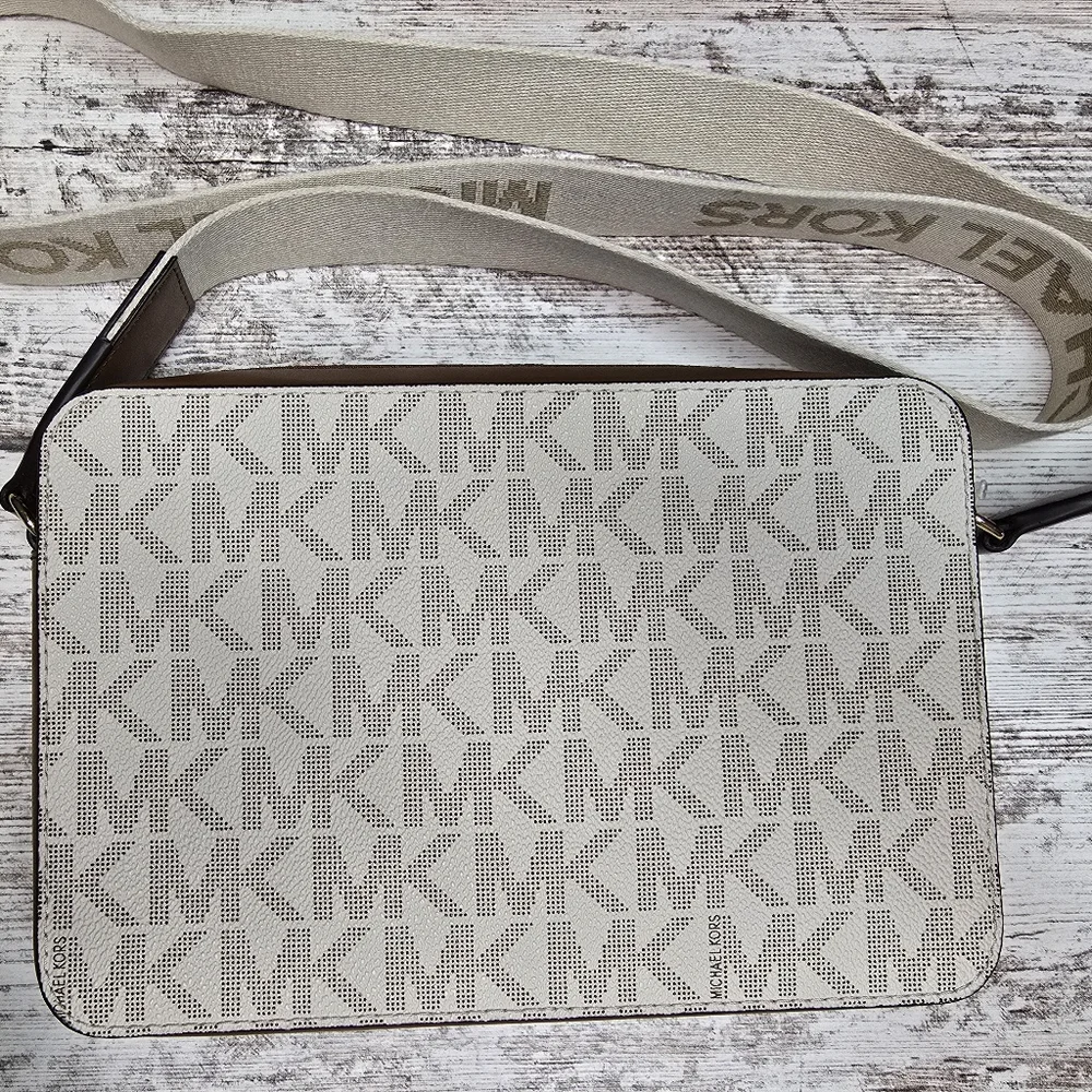 Michael Kors Jet Set Crossbody Purse with Logo Strap NWT - Picture 2 of 7